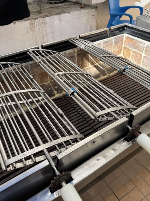 Churrasqueira grelhador rotativo a carvao para frango entrecosto