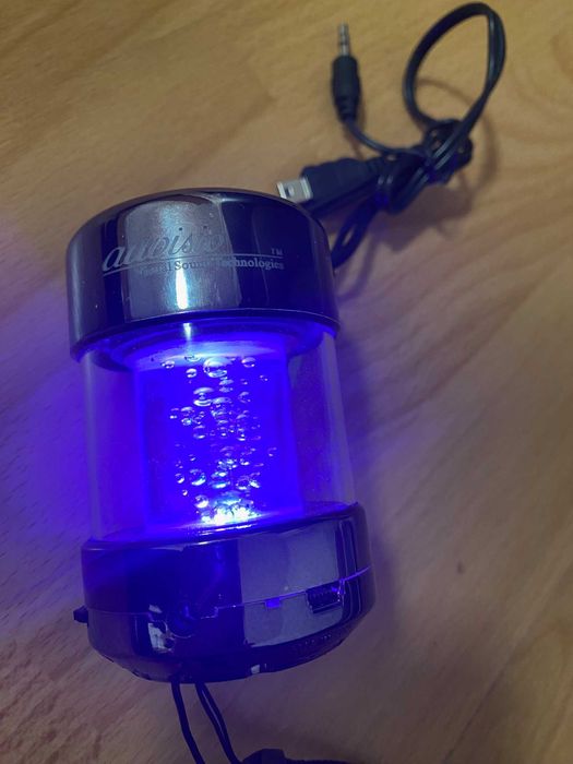 Мобильная колонка auvisio с Bluetooth, световыми светодиоднымиSWEPT.