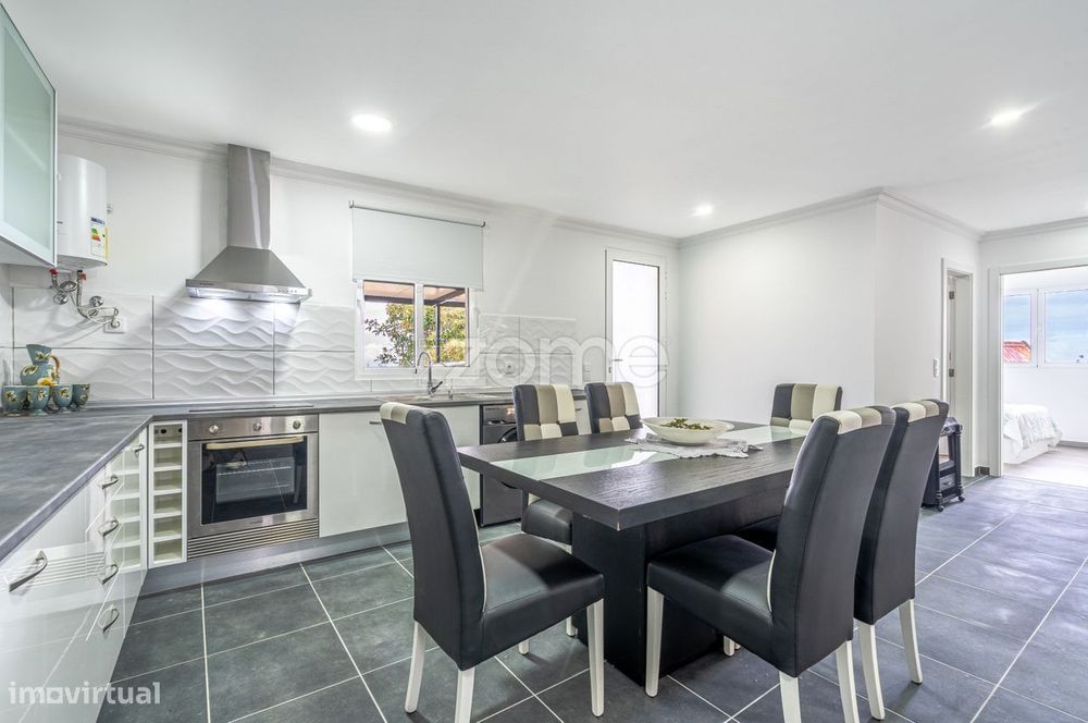 Moradia Térrea T2 Renovada com Terreno 1.106m2, Pronta a Viver!