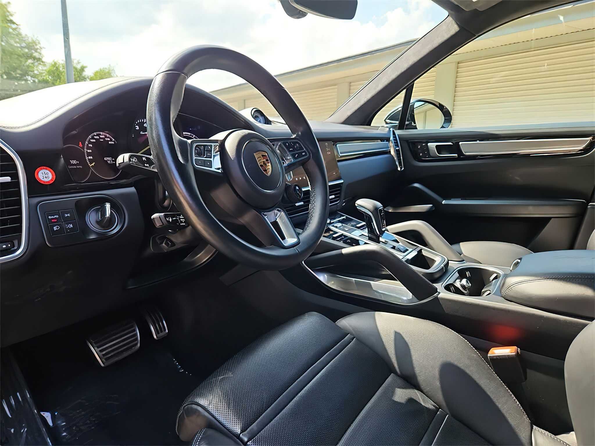Porsche Cayenne Hybrid E-Hybrid      2020
