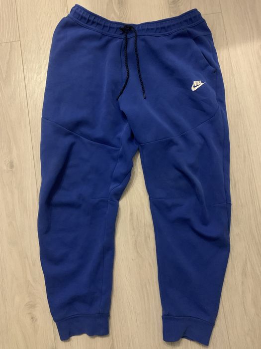 Niebieskie spodnie dresowe nike