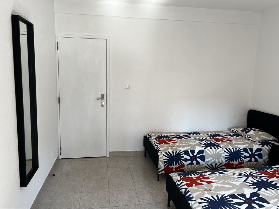 Quarto Partilhado a estrear para 3 Pessoas — Águas Livres, Amadora