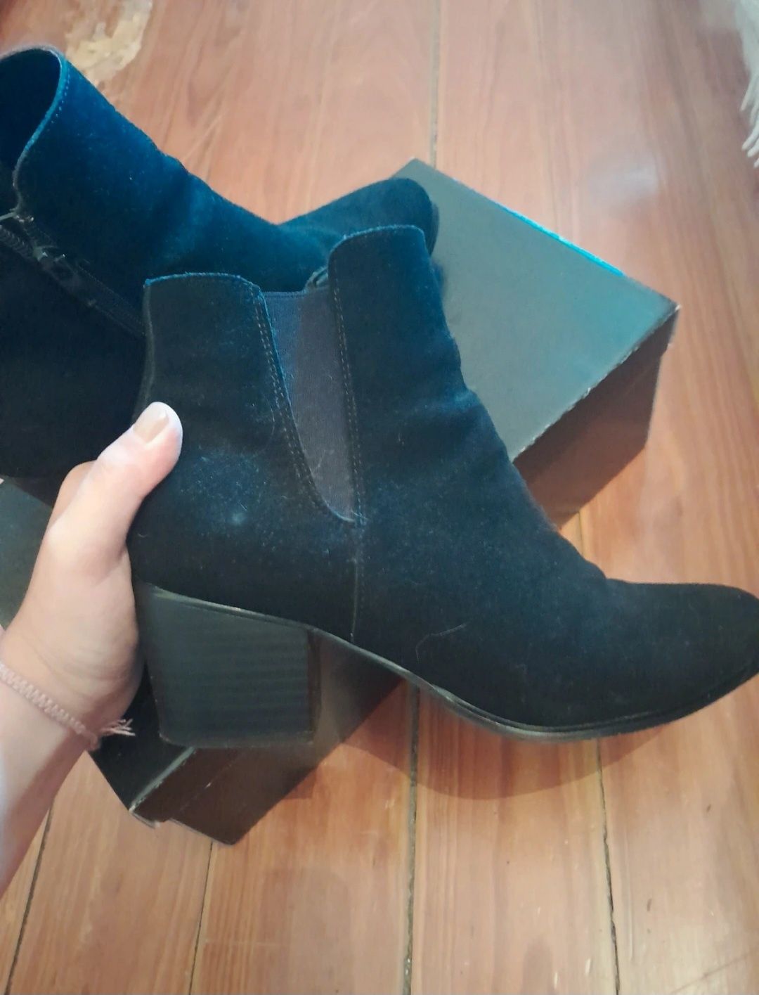 Botas pretas com tacão