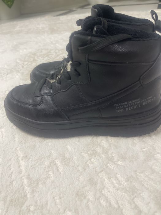 Підліткові зимові ботінки.