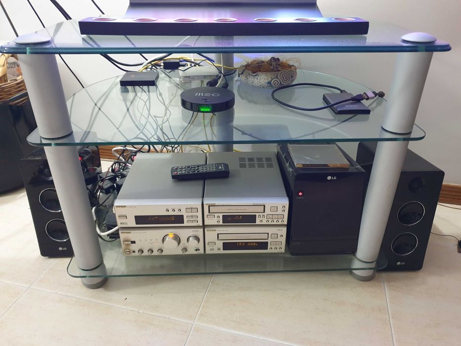 Movel de tv,  em  vidro