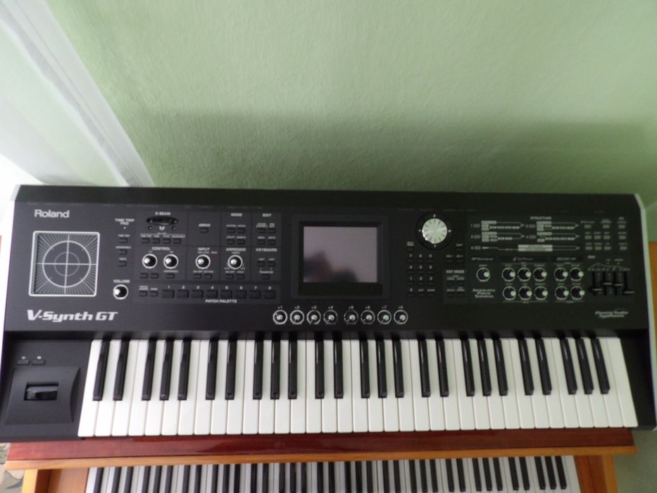 Синтезатор Roland V-Synth GT