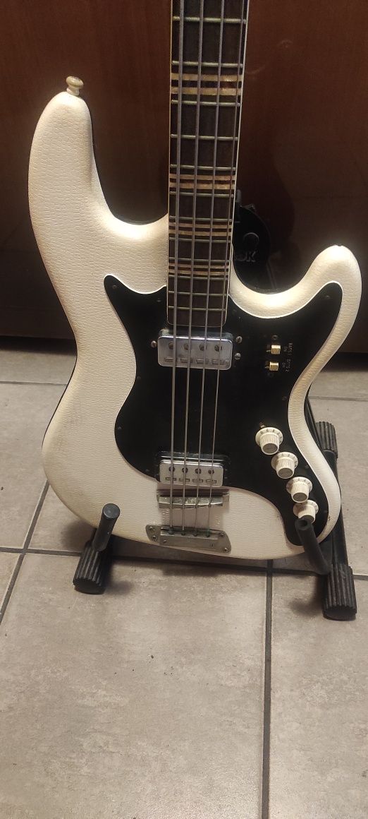 Gitara basowa Hofner Galaxie