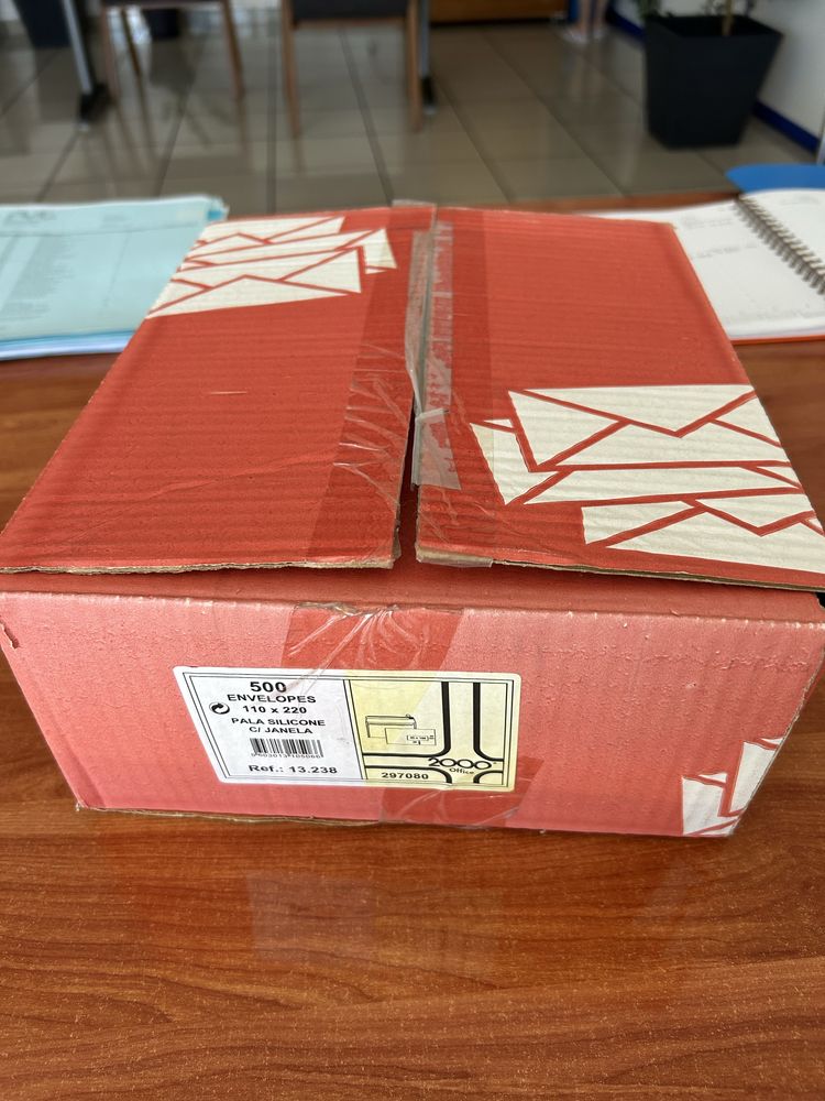 Caixa de envelopes com janela