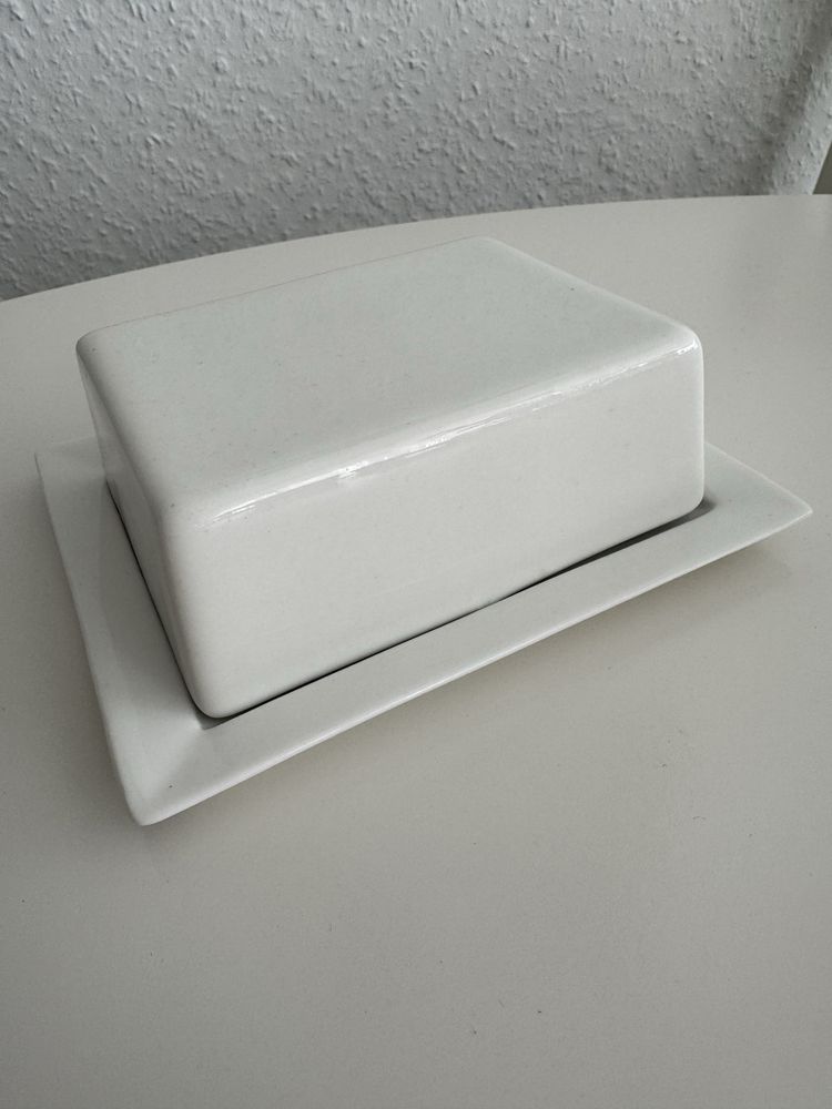 Porcelanowa biała maslenica