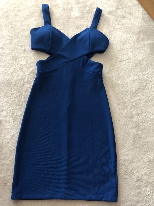 Vestido azul com decote