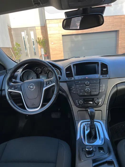 Opel insignia sedan