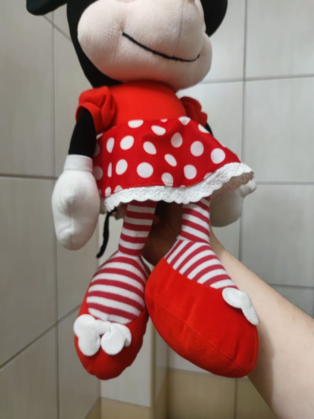 Pluszowa zabawka kidd w czerwonej sukience w groszki  Myszka Miki Minn