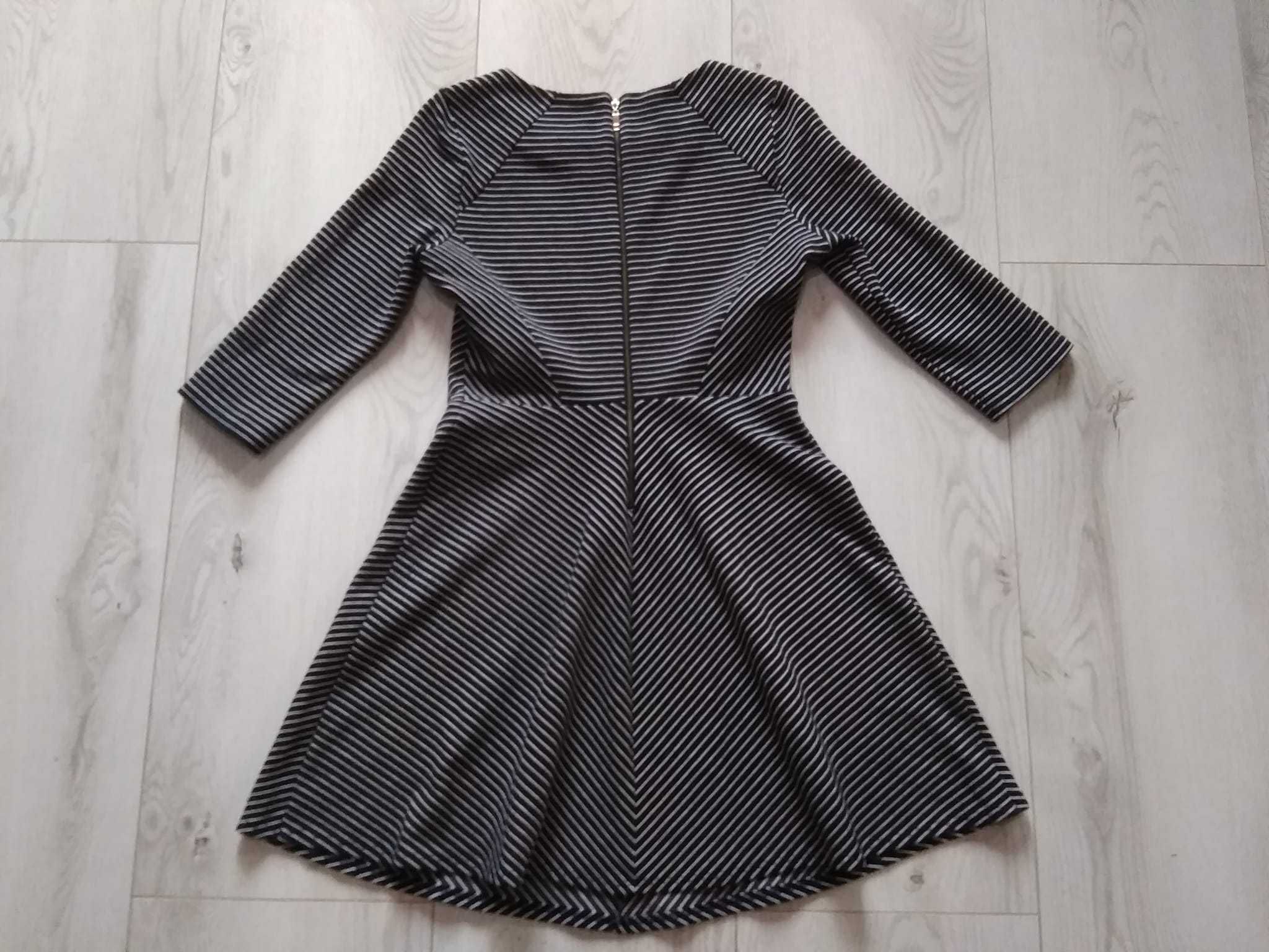 sukienka marki M&S roz. 40 grubszy materiał
