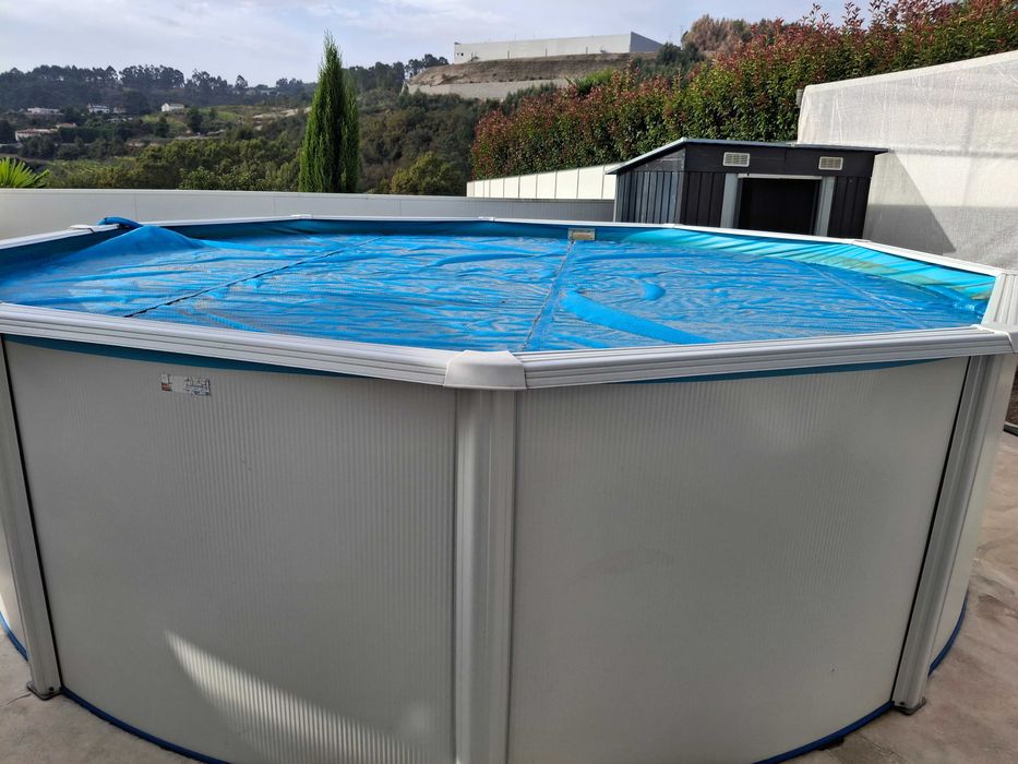 Piscina em aço QP com filtro de areia e escada