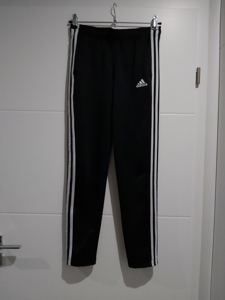 Spodnie dresowe ADIDAS śliskie 158 cm.