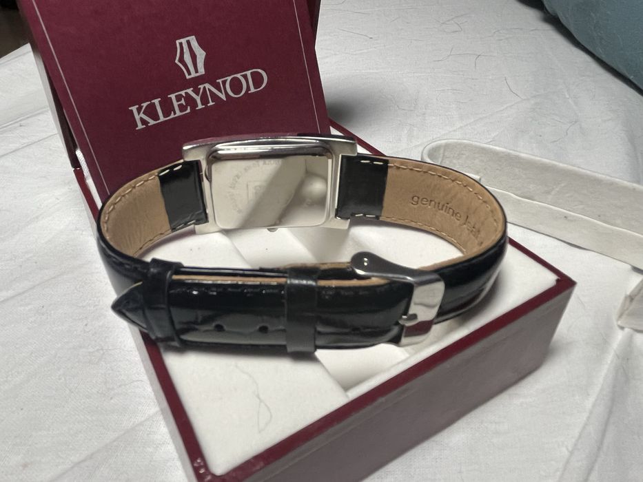 Часы годинник Kleynod новий