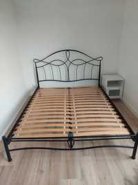 Piękne łóżko w stylu retro