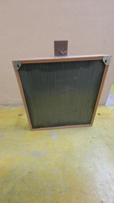 Espelho e gaveta de parede