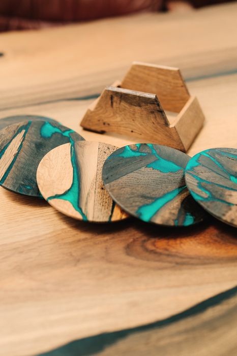 Підставки з мореного дуба та смоли – подарунок, який вражає
