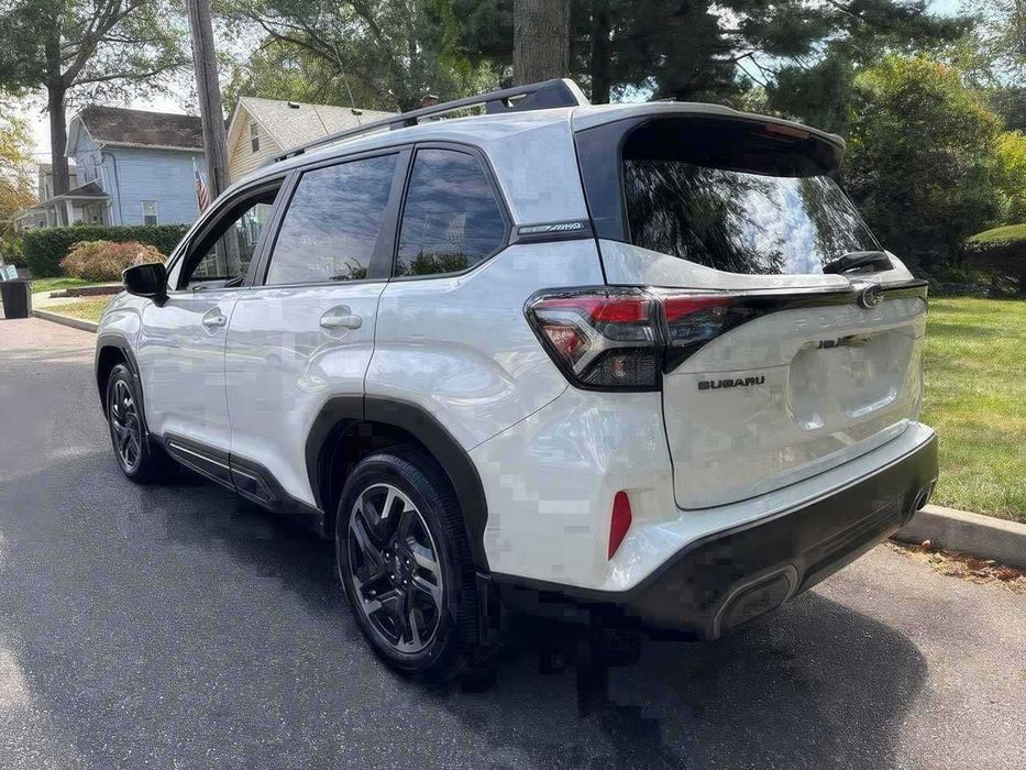 Subaru Forester Limited Crossover      2025
