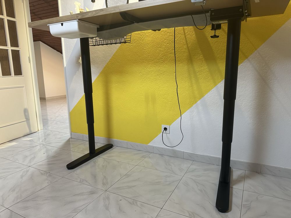 Estrutura de mesa elétrica IKEA