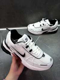 Чоловічі кросівки Nike Vomero 5 білі
Б