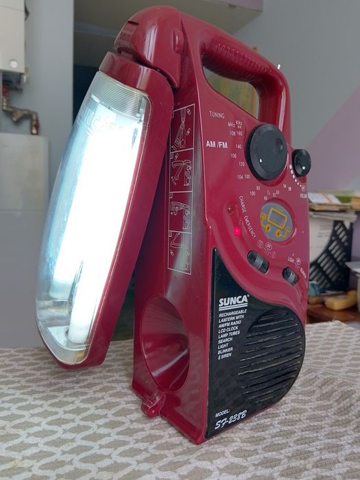 Радіо - Ліхтар. НОВИЙ акумулятор.!  Все працює.!  Купіть своїм батькам