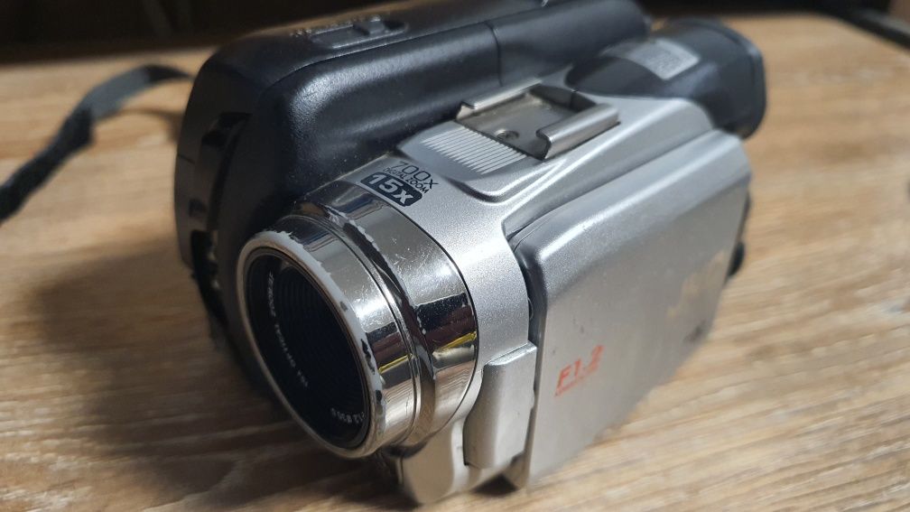 Видеокамера JVC GR-DF470E касетная