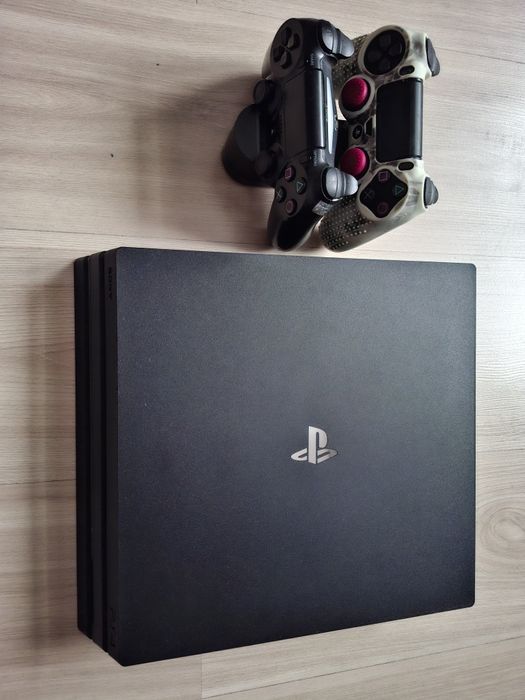 Sprzedam PS4 Pro 1Tb
