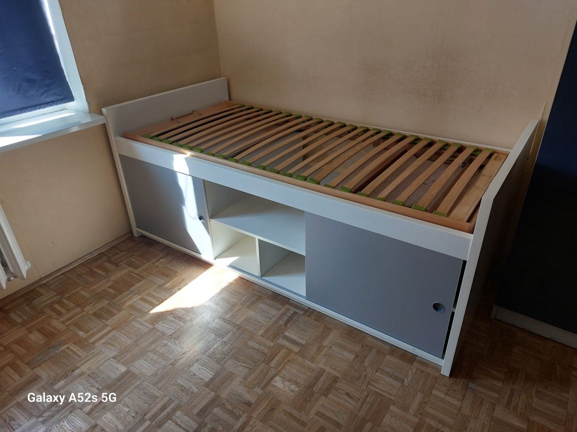 Łóżko podwyższone z szafka