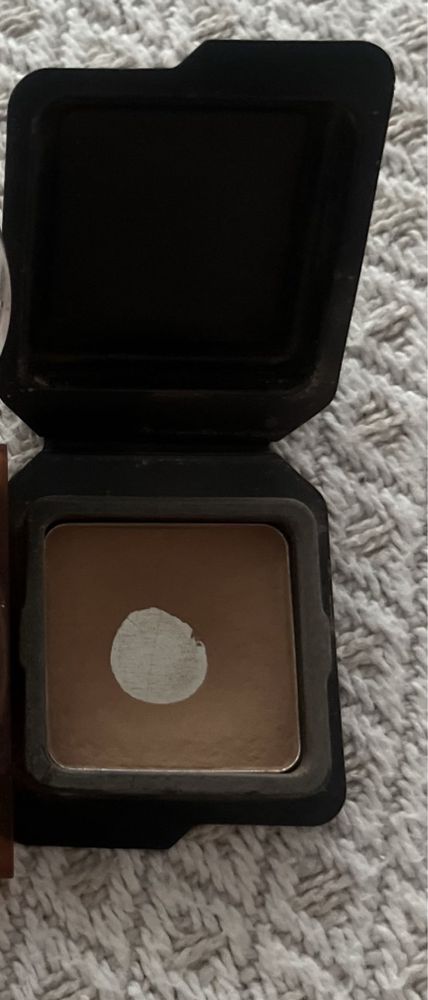 Bronzer so twarzy Benefit Hoola