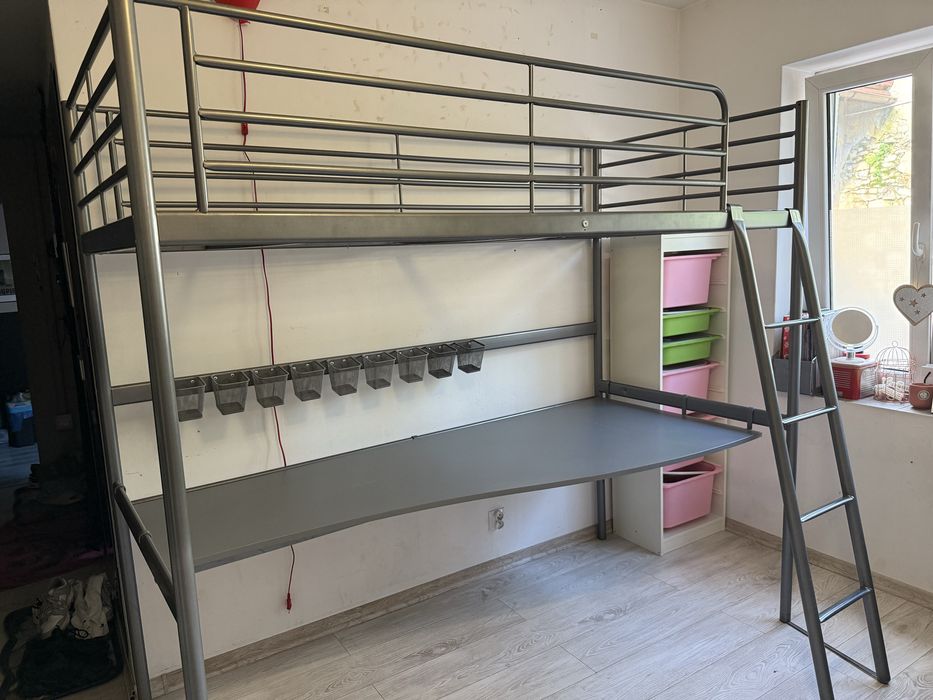 Łóżko piętrowe z biurkiem svärta ikea .
