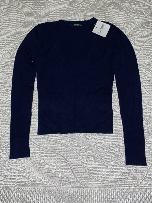 Жіноча  оригінальна  кофтинка