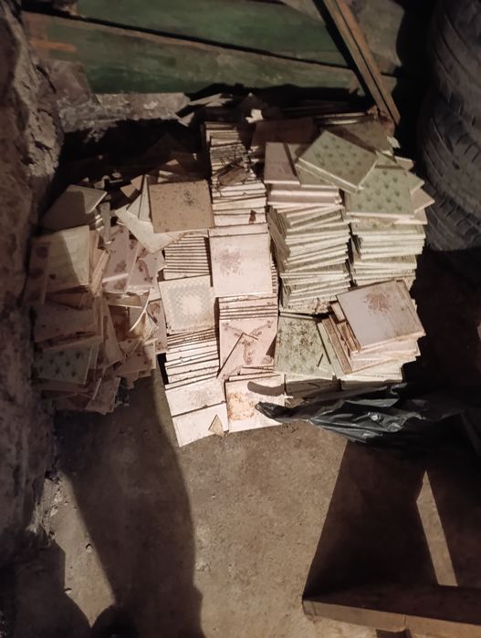 Віддам плитку,плафони,скло даром.Самовивоз.