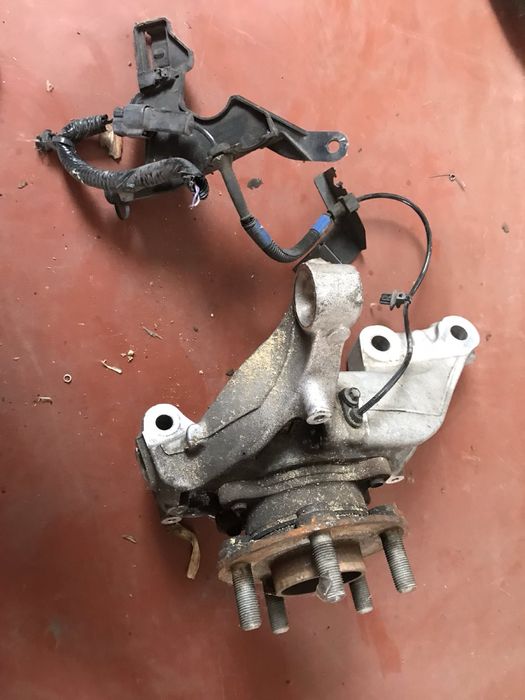 Продам цапфу поворотный кулак со ступицей правую ford edge