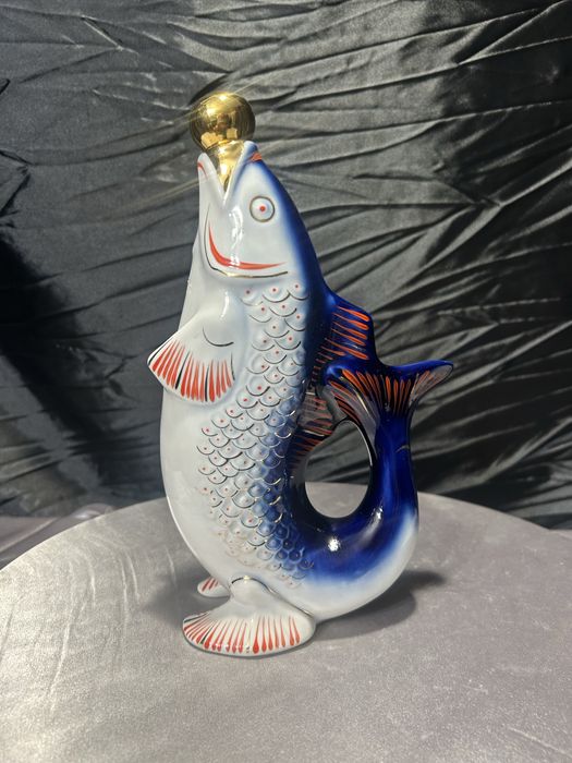 Karafka porcelanowa „Rybka” – ZSRR, Riga – złocony korek – lata 50.–70