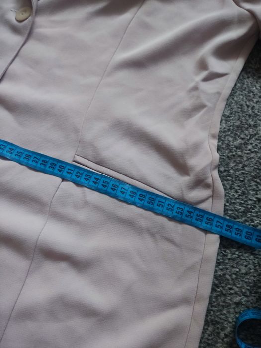 Kremowa beżowa sukienka mini, długi żakiet marynarka narzutka