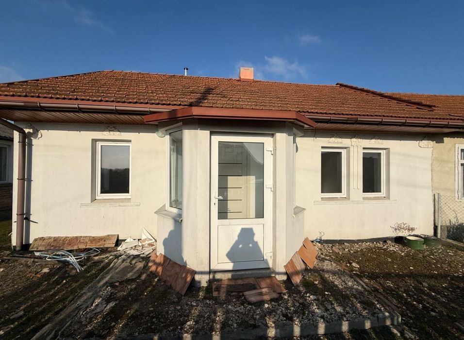 Два будинки за ціною одного в смт Великий Любінь, біля Львова.