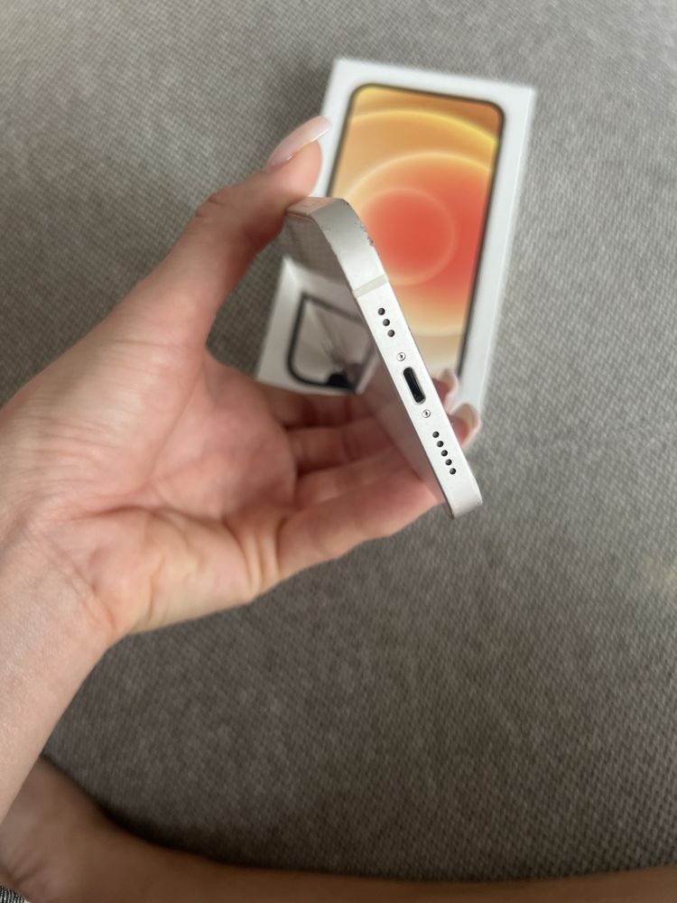 Iphone 12 w dobrym stanie