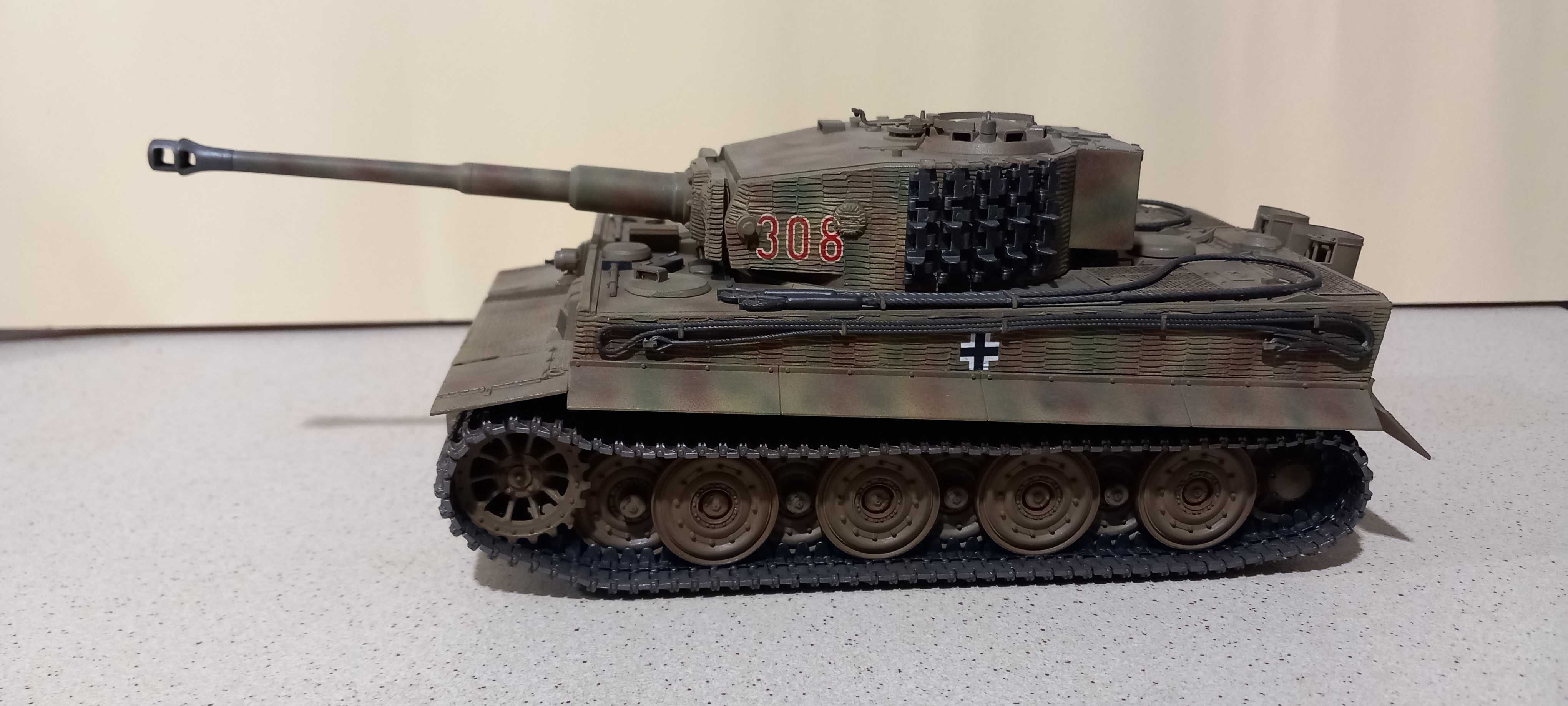 Pojazdy wojskowe 1/35  Wyprzedaż  !