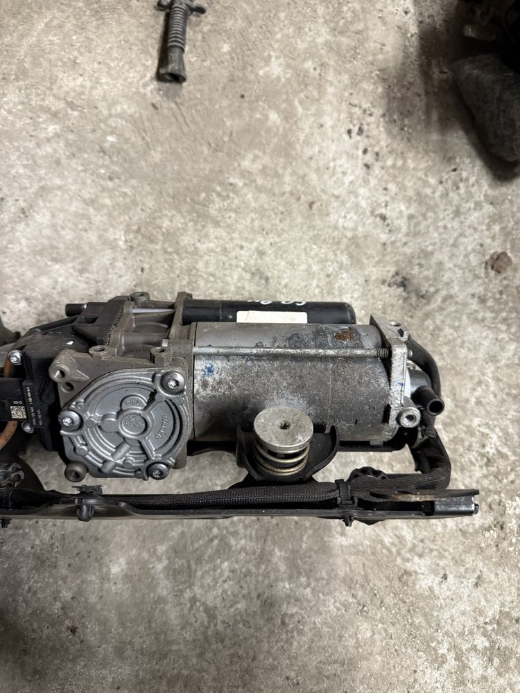 Kompresor zawieszenia Audi A8 D5, 4N0