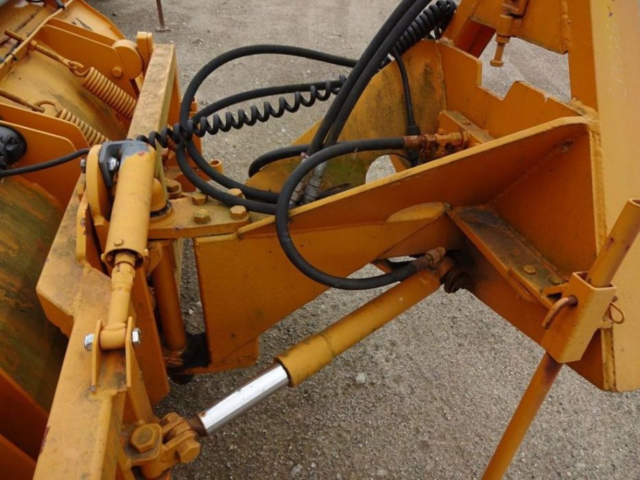Pług do śniegu Epoke odśnieżny regulowany hydrauliczny New Holland