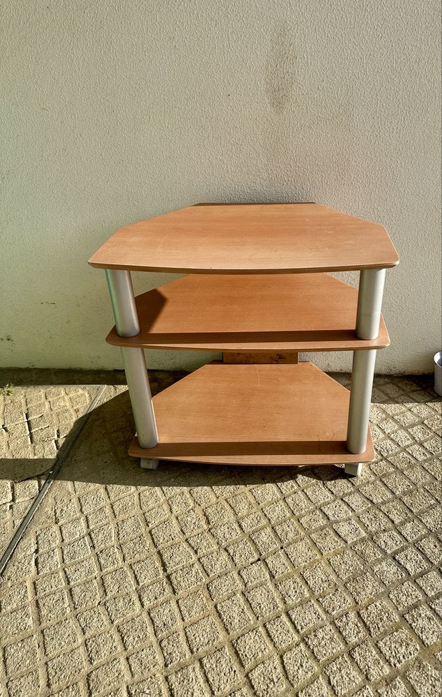 Mesa de apoio TV/computador com rodas