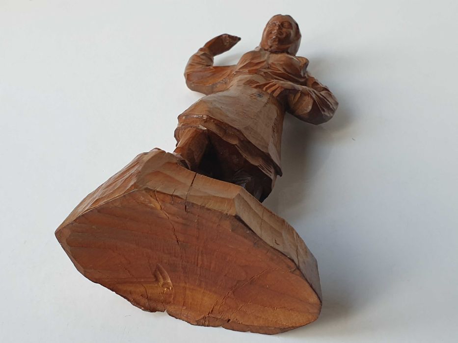 різьба по дереву скульптура ЖІНКА