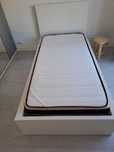 Vendo cama com estrado, colchao, pouco uso, Ikea Maln N, 90x200 branca