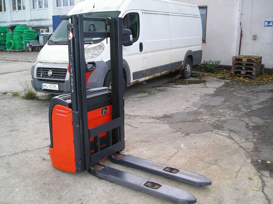 paleciak elektryczny LINDE L12 wózek widłowy