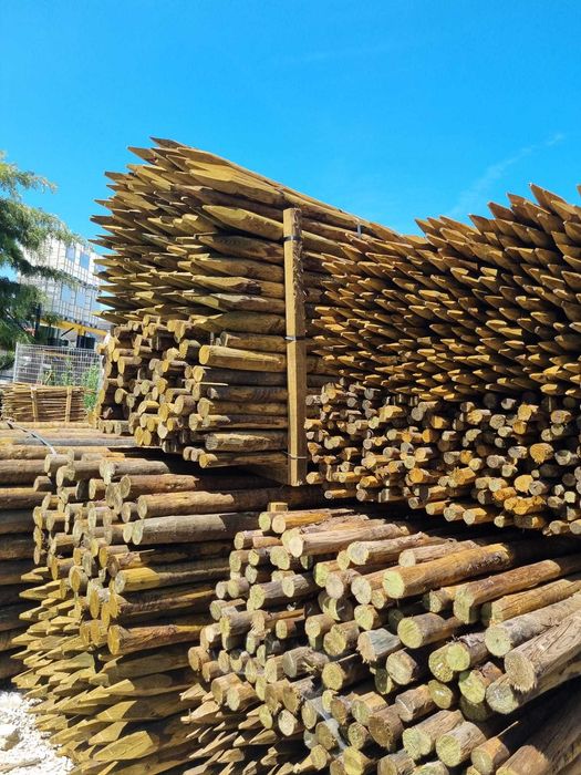Postes madeira tratados e torneados e diversas redes para vedação