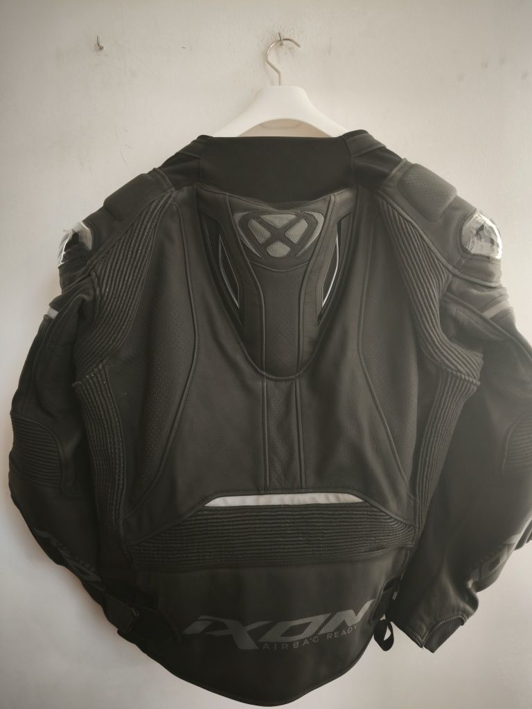 Casaco moto ixon em couro