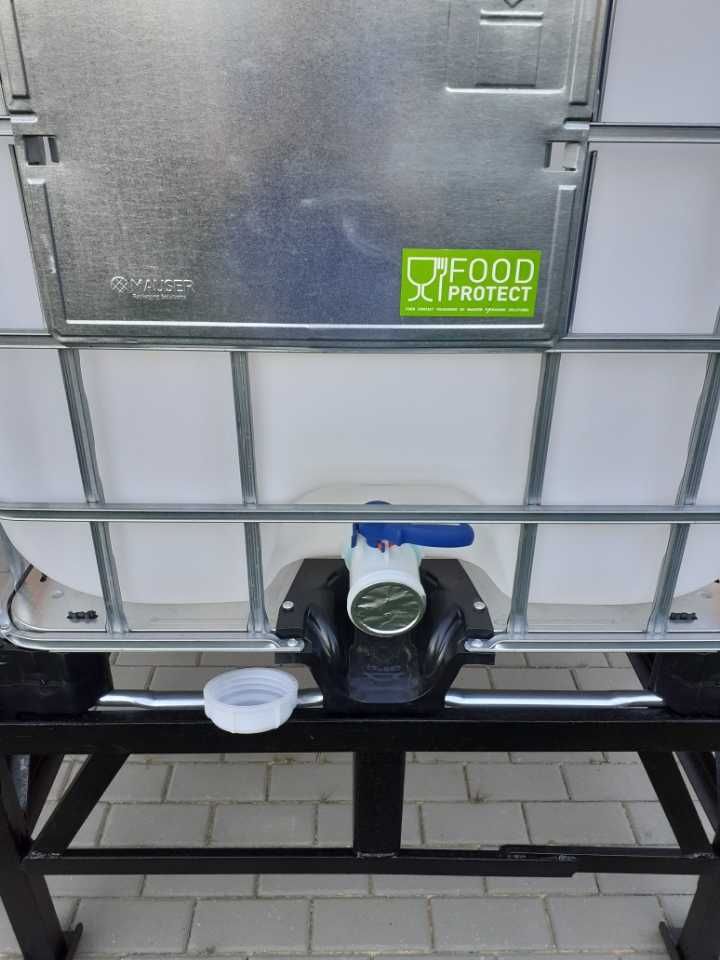 Zbiornik Mauzer wraz ze stojakiem pod zbiornik