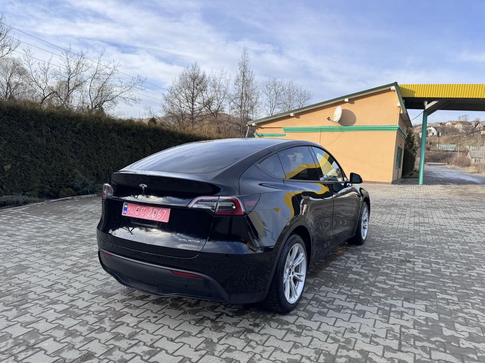 Tesla Model Y long range dualmotor 7 місць